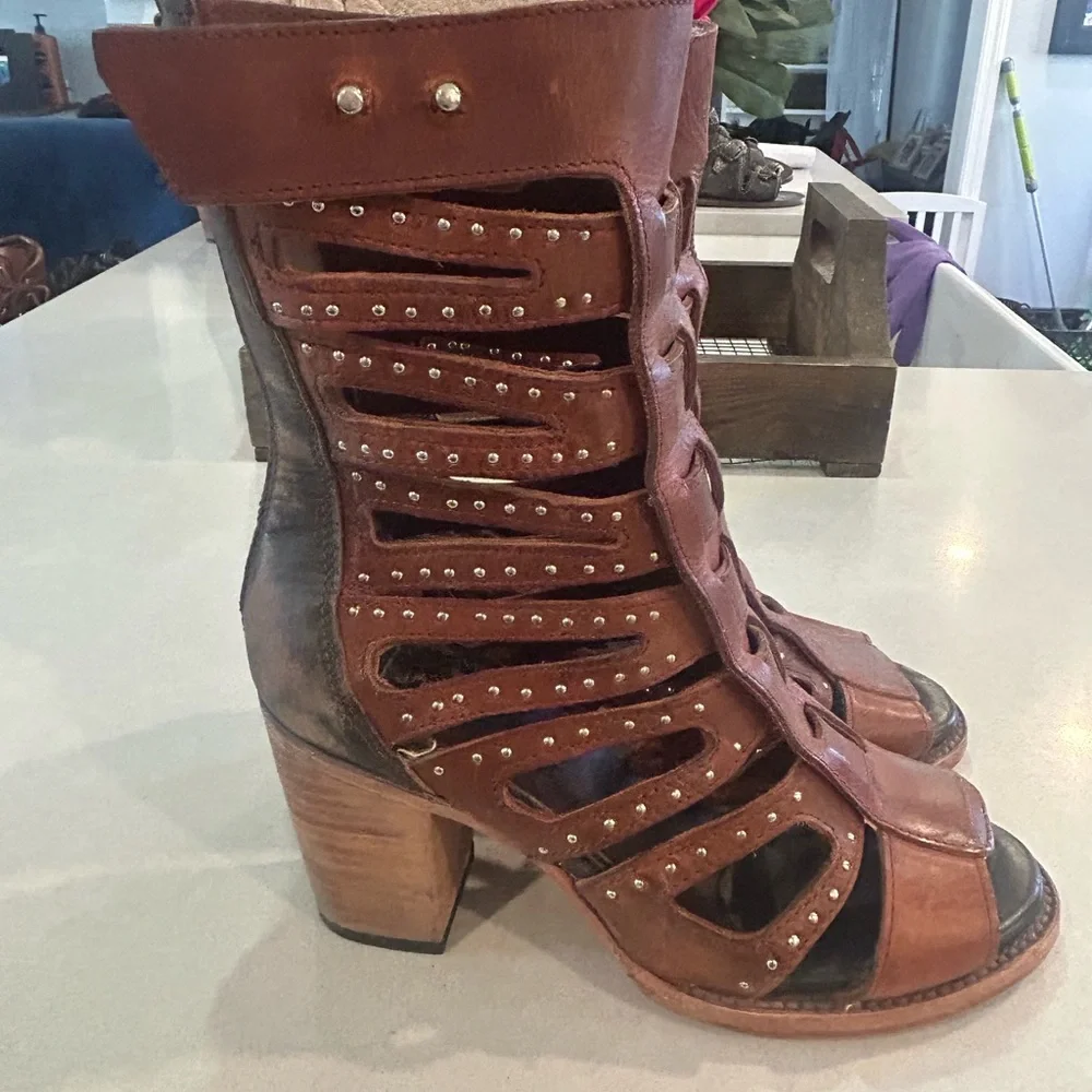 Freebird Lotus Brown Leather Sandals w Studded Detail Size 9, NWOT - Picture 3 of 7